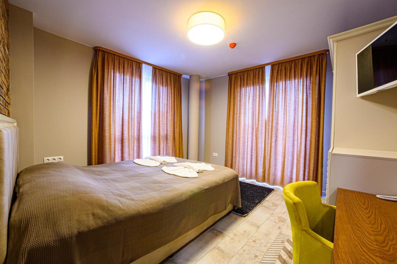 Antique Boutique Hotel 帕维尔巴尼亚 外观 照片