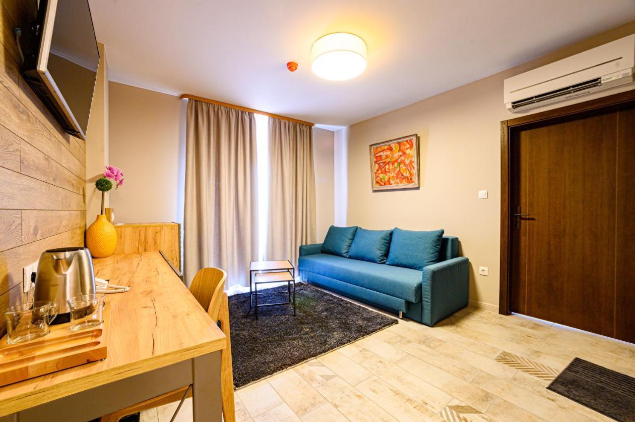 Antique Boutique Hotel 帕维尔巴尼亚 外观 照片