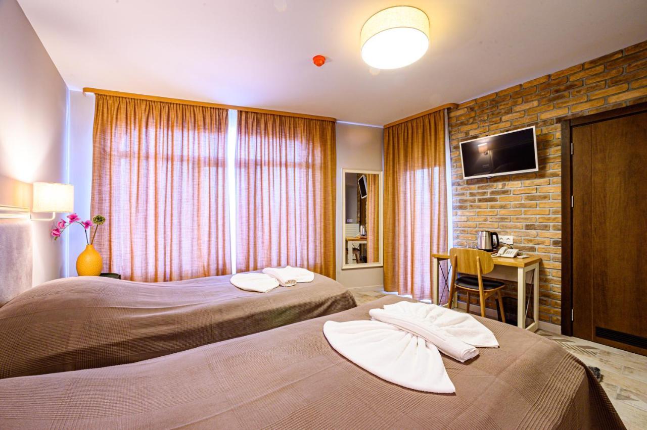 Antique Boutique Hotel 帕维尔巴尼亚 外观 照片