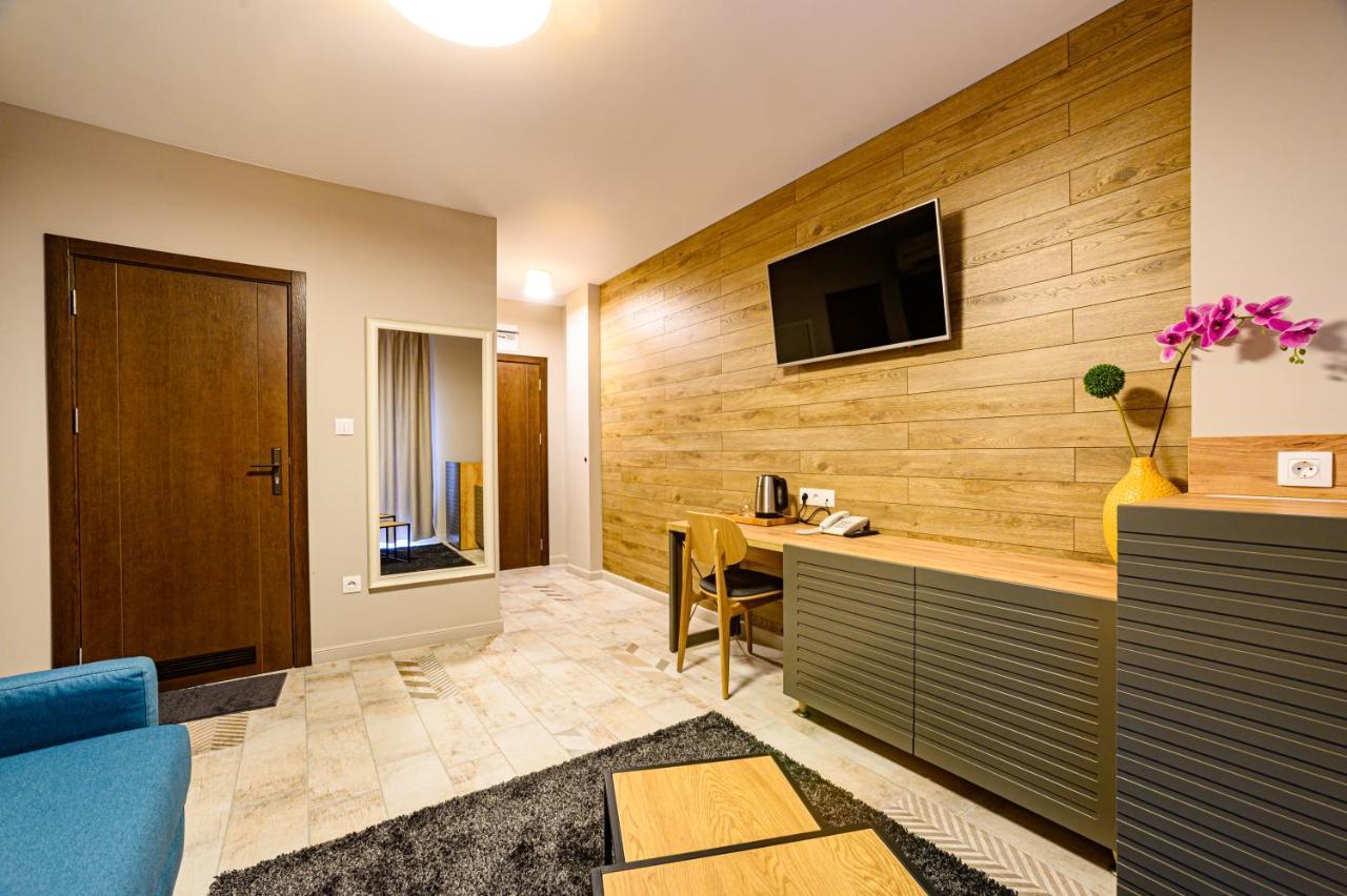 Antique Boutique Hotel 帕维尔巴尼亚 外观 照片