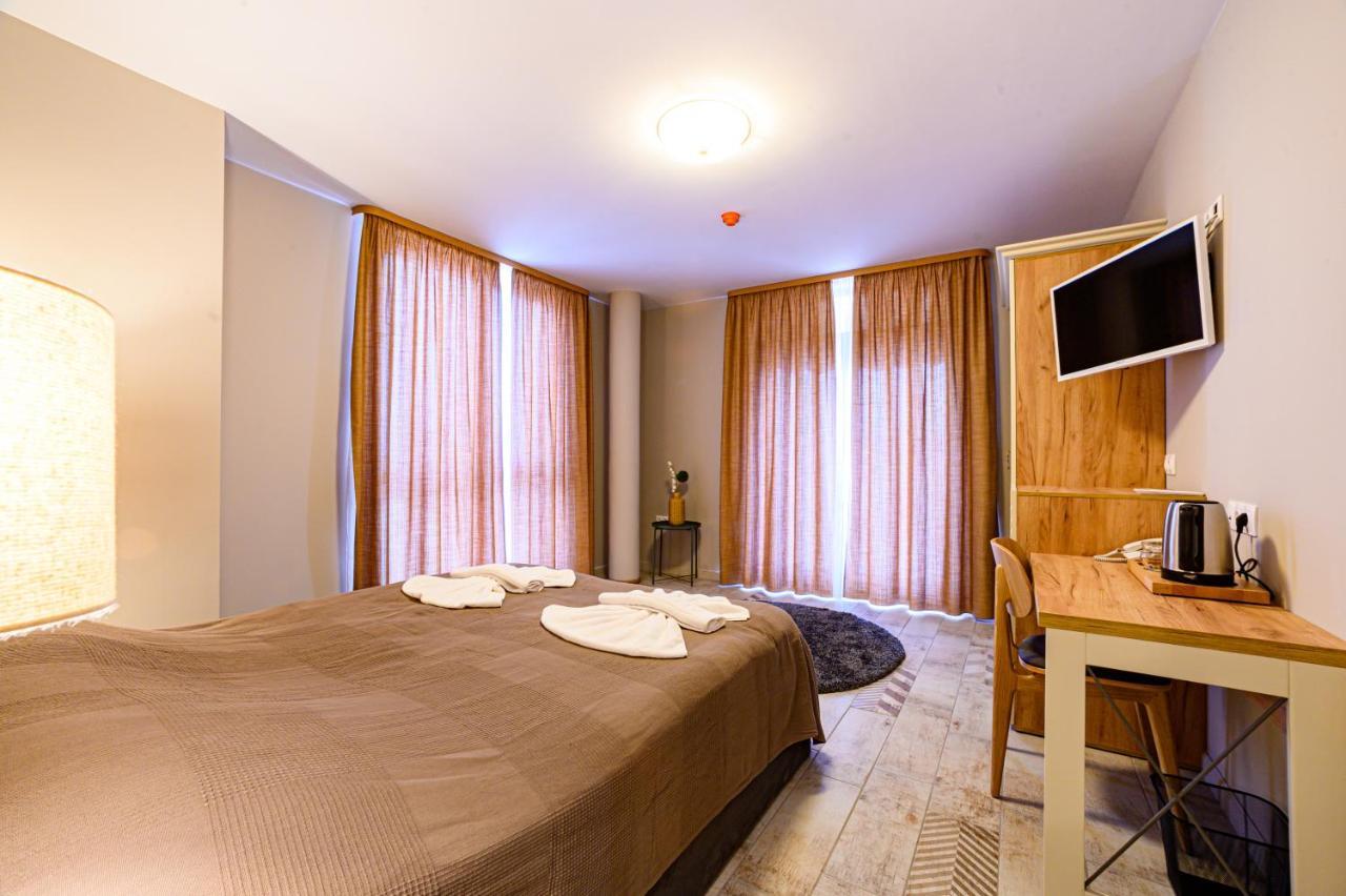 Antique Boutique Hotel 帕维尔巴尼亚 外观 照片